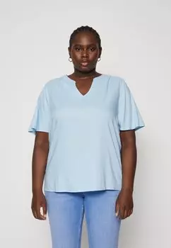 Футболка с принтом CARSIDNEY LIFE V NECK ONLY Carmakoma, цвет clear sky