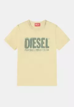 Футболка с принтом Diesel, цвет lemonade