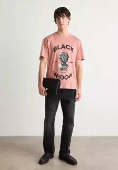 Футболка с принтом DOSTALGI HUGO, розовый