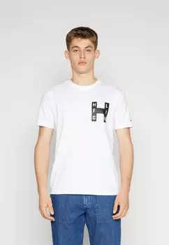 Футболка с принтом ФУТБОЛКА VARSITY TEE Tommy Hilfiger, белая