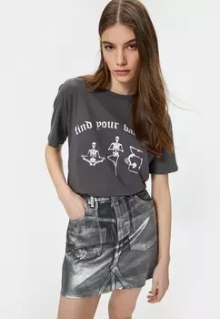 Футболка с принтом GOTHIC THEMED SHORT SLEEVE CREW NECK Koton, серый