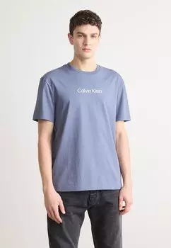 Футболка с принтом HERO LOGO COMFORT Calvin Klein, сиреневый