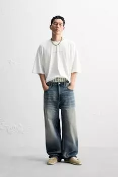 Футболка с принтом и лозванами ZARA, устрично-белый