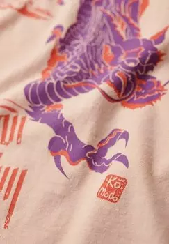 Футболка с принтом Komodo X Kailash Dragon Superdry, сладкий персик светло-розовый