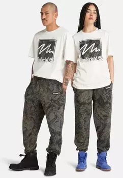 футболка с принтом Mountains Camo Printed Stack Logo Timberland, цвет vintage white