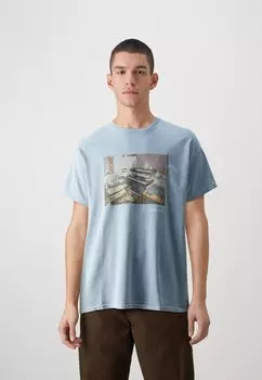 Футболка с принтом Museum Of Youth Tech Tee Unisex BDG Urban Outfitters, цвет light blue