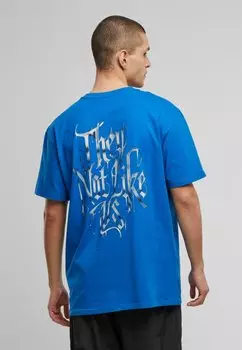 Футболка с принтом NOT LIKE US Upscale by Mister Tee, синий