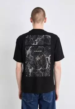 Футболка с принтом NOWHERE BOSS, черный