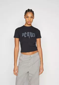 Футболка с принтом PEQUS, черный