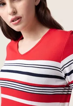 Футболка с принтом QUIOSQUE, красный