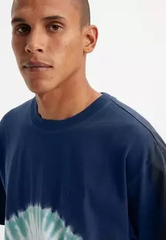 Футболка с принтом Red Tab Vintage Tee Levi's, космические облака военно-морской академии