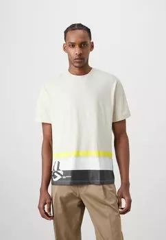 Футболка с принтом Relaxed Stripe Tee Karl Lagerfeld, белая кепка серая