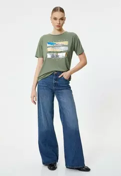 Футболка с принтом SHORT SLEEVE CREW NECK SEQUINED Koton, хаки