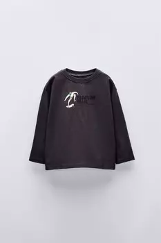 Футболка с принтом скейтера ZARA, черный