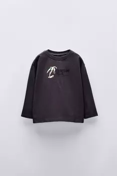 Футболка с принтом скейтера ZARA, черный