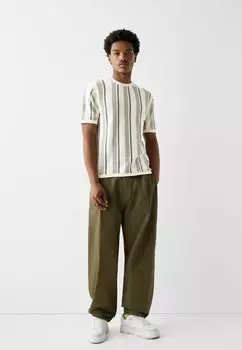 Футболка с принтом Textured Striped Short Sleeve Bershka, хаки