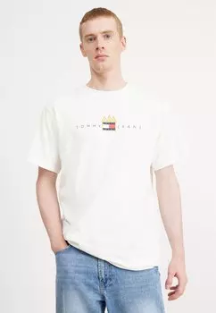 Футболка с принтом Tommy Jeans ФУТБОЛКА LINEAR FIRE FLAG TEE UNISEX, цвет ancient white