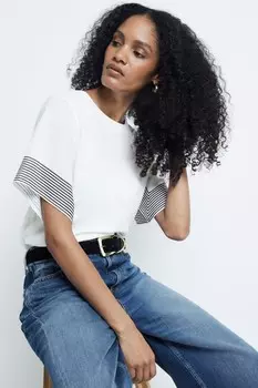 Футболка с шевронным узором на рукаве River Island, бежевый