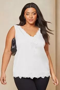 Футболка с V-образным вырезом отделанная кружевом Lipsy, белый
