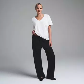 Футболка с V-образным вырезом SKIMS, цвет snow