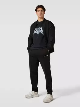 Футболка с вышивкой этикетки Review, черный