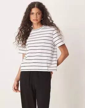 Футболка Selected Femme в тонкую белую черную полоску