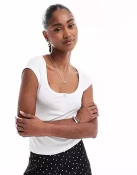 Футболка Stradivarius с вырезом сердечком и кнопками белого цвета