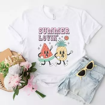 Футболка Summer Lovin' Fruit с короткими рукавами и рисунком Simply Sage Market