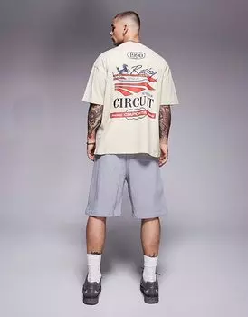 Футболка свободного кроя ASOS DESIGN бежевого цвета с гоночной графикой