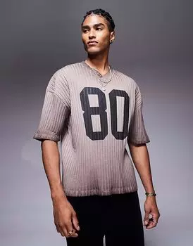 Футболка свободного кроя ASOS DESIGN с приспущенной линией плеча и графическим номером в рубчик коричневого цвета