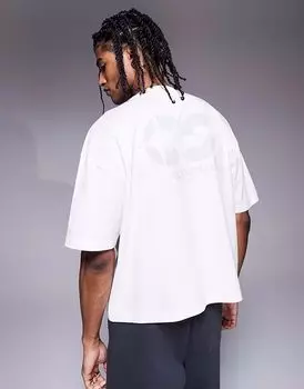 Футболка свободного кроя ASOS DESIGN свободного кроя с уличной графикой белого цвета