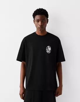 Футболка свободного кроя с коротким рукавом и принтом Bershka, черный