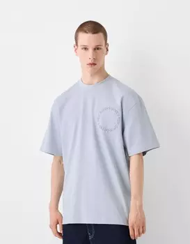 Футболка свободного кроя с короткими рукавами и рельефным принтом Bershka, голубой