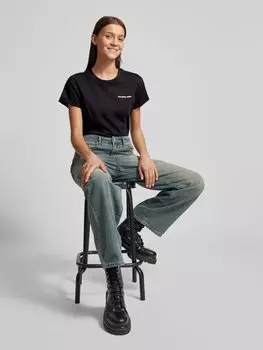 Футболка свободного кроя с принтом на этикетке «Flower World Tour» Colourful Rebel, черный