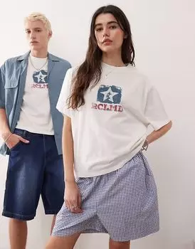 Футболка свободного кроя унисекс Reclaimed Vintage с аппликацией в виде звезды кремового цвета