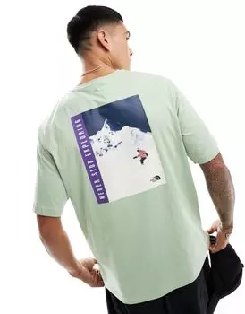 Футболка The North Face Snowboard серо-зеленого цвета с ретро-принтом на спине — эксклюзивно для ASOS