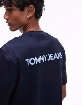 Футболка Tommy Jeans с большим принтом логотипа на спине, темно-синего цвета