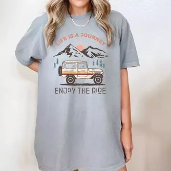 Футболки Life Is A Journey, окрашенные в готовой одежде Simply Sage Market