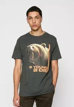 Футболки с принтом 2 YOUNG 2 DIE Mister Tee, темно-серый