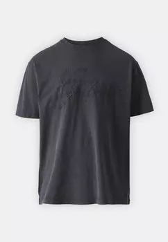 Футболки с принтом EMBOSSED TREATED TEE Guess, черный