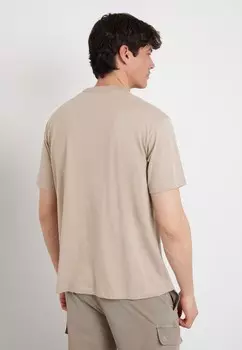 Футболки с принтом Guess, цвет Beige