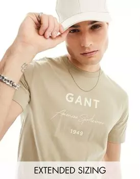 GANT – светло-коричневая футболка с большим текстовым логотипом