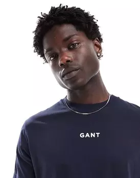 Gant – темно-синяя футболка с небольшим логотипом посередине