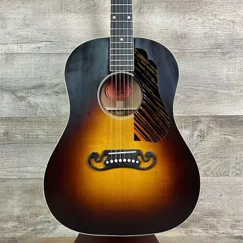 Gibson 1939 J-55 Faded Vintage Sunburst с футляром Gibson J-55 Faded w/case