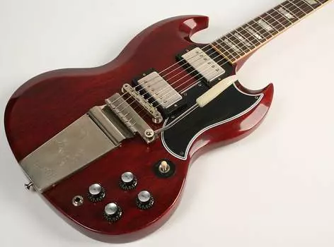 Gibson Custom Shop 1964 SG Standard Reissue с ​​Maestro Vibrola VOS Cherry Red (серийный номер: 205874) 1964 SG Standard Reissue w/ Maestro Vibrola VOS