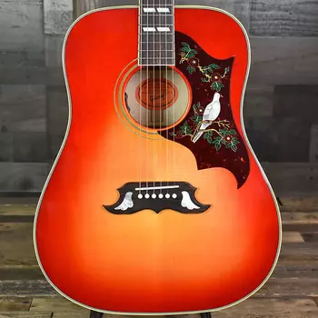 Gibson Dove Original - Vintage Cherry Sunburst с жестким футляром Gibson Dove Original - with Hard Shell Case