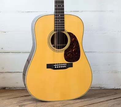 Гитара с жестким футляром Martin D-28, натуральный глянцевый