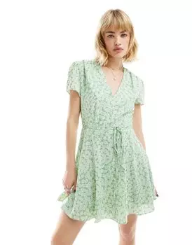 Гламурное чайное мини-платье с короткими рукавами и v-образным вырезом на талии и зеленой маргариткой Glamorous