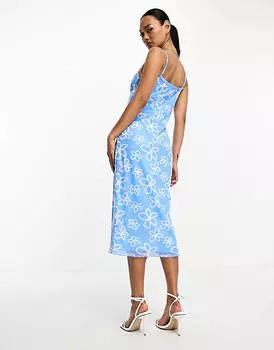 Гламурное голубое платье миди на бретельках со сборками и бюстом с каракулями