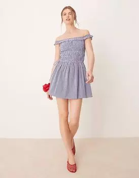 Гламурное мини-платье с открытыми плечами и сборками в синюю клетку Glamorous